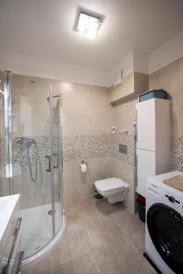 Zsuka Apartman Free Parking Pécs Exterior foto