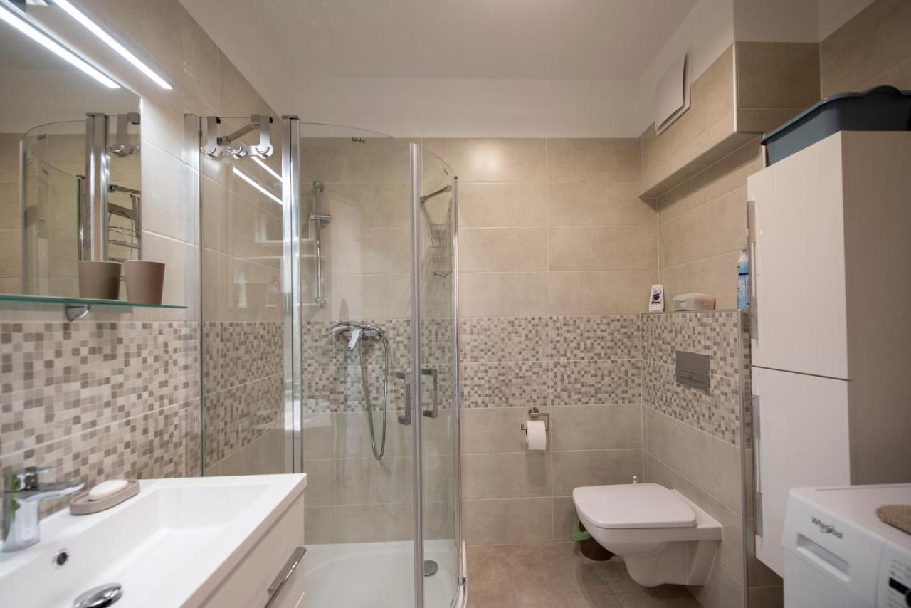Zsuka Apartman Free Parking Pécs Exterior foto