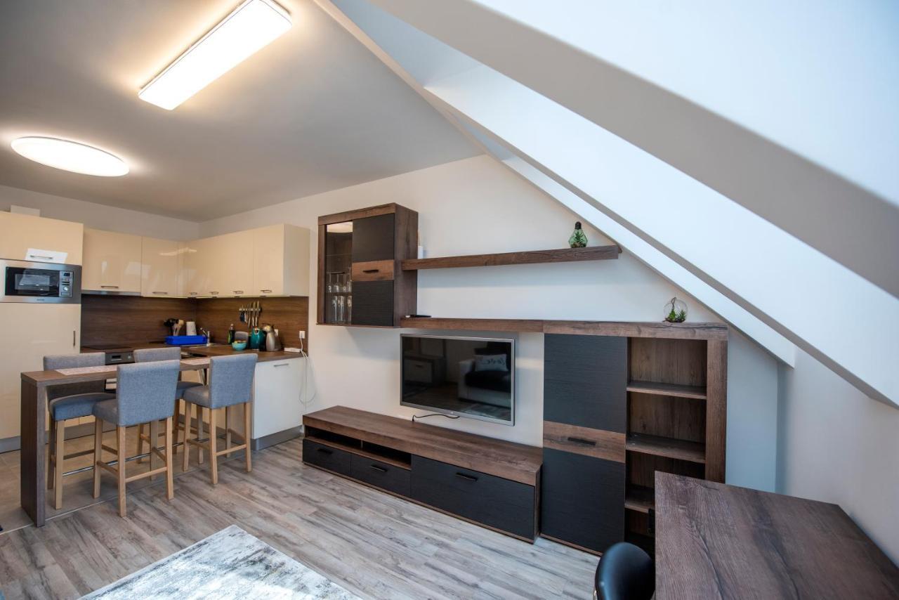 Zsuka Apartman Free Parking Pécs Exterior foto