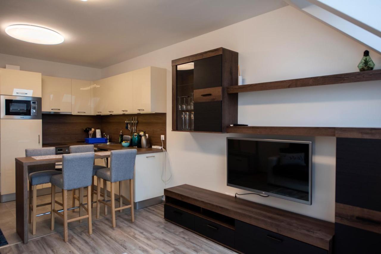 Zsuka Apartman Free Parking Pécs Exterior foto